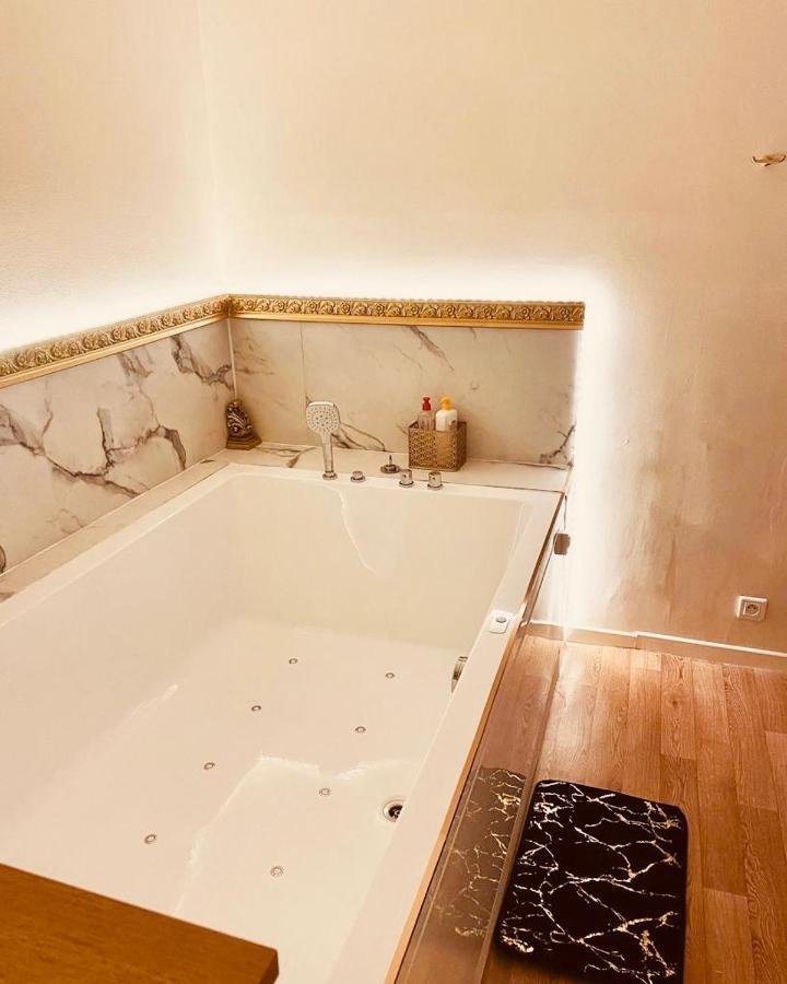 Jacuzzi Love Room Paris Exterior photo