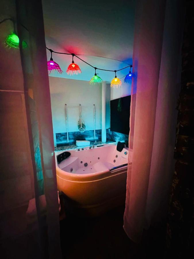 Jacuzzi Love Room Paris Exterior photo